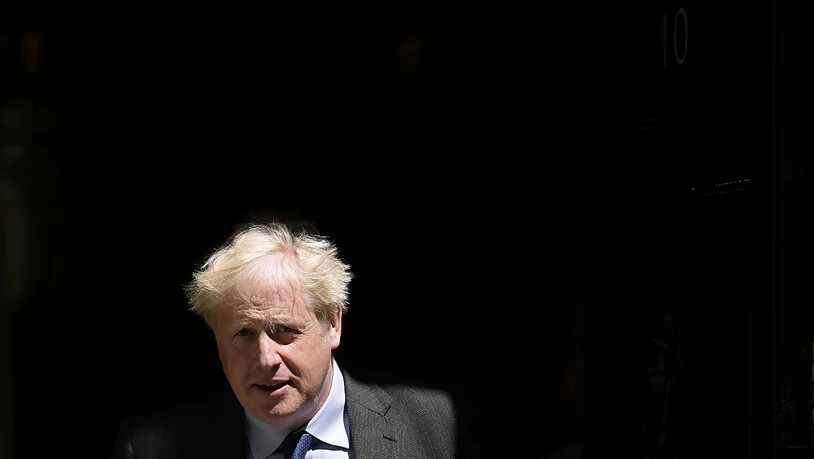 Boris Johnson, Premierminister von Großbritannien, verlässt die 10 Downing Street. Johnson musste bei Nachwahlen in zwei englischen Wahlkreisen heftige Niederlagen hinnehmen. Wie sich bei der Stimmenauszählung herausstellte, verloren Johnsons…