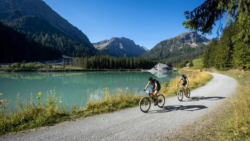 Perfekte Bedingungen: Die Mountainbiker des Swiss Epic fuhren die erste Etappe bei perfektem Wetter.