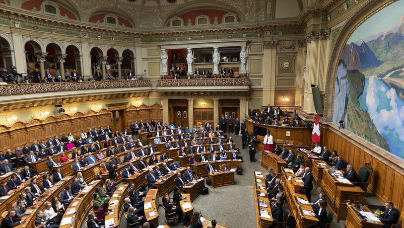 Der zurücktretende Bundespräsident Alain Berset spricht bei den Gesamterneuerungswahlen des Bundesrates zur Vereinigten Bundesversammlung im Nationalratssaal in Bern.