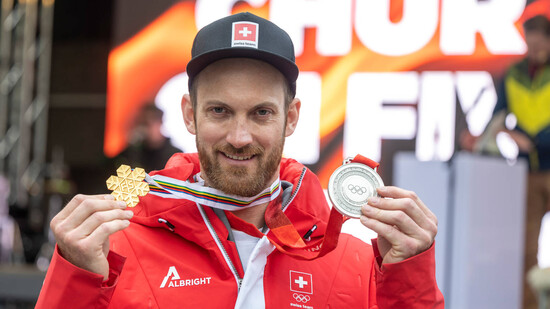 Kann stolz auf sich sein: Alex Fiva ist Olympia-Silbermedaillengewinner und Weltmeister von 2021 im Skicross.