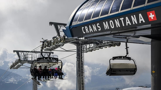 Noch generiert die Bergregion Crans-Montana einen Grossteil der Einnahmen im Winter und dank dem Skitourismus. In Zukunft sollen die Umsätze laut Tourismus-Direktor Bruno Huggler verstärkt auch in der Nebensaison wachsen.(Archivbild)