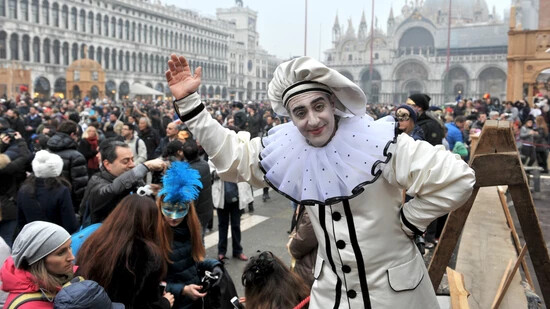 In der Altstadt von Venedig wächst die Sorge vor Folgen des Massentourismus. (Archivbild)