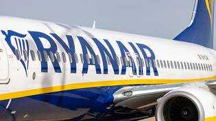 Wegen eines Streiks bei der irischen Fluggesellschaft Ryanair in Belgien fallen übers Wochenende viele Flüge aus. Knapp 130 Flüge am Flughafen Charleroi werden aufgrund des Arbeitskampfes des Kabinenpersonals und der Piloten von Freitag bis Sonntag…