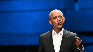 Barack Obama, ehemaliger Präsident der USA, spricht auf dem Demokratie-Gipfel in Kopenhagen im Skuespilhuset. Foto: Philip Davali/Ritzau Scanpix Foto/AP/dpa