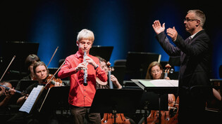Preisträgerkonzert im Theater Chur: Solist Andri Meyer (Jahrgang 2009) interpretiert das Oboenkonzert von Alessandro Marcello, begleitet von der Kammerphilharmonie Graubünden unter der Leitung von Philippe Bach.