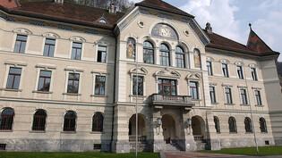 Staatsfeiertag: Das Liechtensteiner Regierungsgebäude in Vaduz wird am Abend festlich beleuchtet werden.