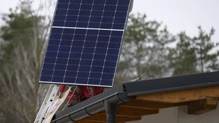 Zustupf: Neu will der Kanton Glarus Fotovoltaikanlagen mit erhöhter Winterstromerzeugung finanziell unterstützen.