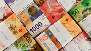 Der Kanton Graubünden will die Steuersenkung vorerst acht Jahre lang aus seiner frei verfügbaren Finanzreserve von mehr als einer dreiviertel Milliarde Franken finanzieren. (Symbolbild)