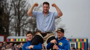 Tagessieger: Armon Orlik (MItte) feiert in Bonstetten seinen dritten Saisonsieg.
