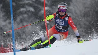 Unschönes Ende einer erfolgreichen Saison: Nicole Good fährt im Weltcup erstmals unter die Top Ten, nun liegt sie im Spital in Chur.