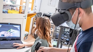 Futuristisch: Durch das Anlegen der VR-Brille gelangt man direkt in den virtuellen Operationssaal.