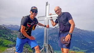 Irgendwie am Ziel, irgendwie auch nicht: Lukas Dürst (rechts) und Oliver Amann bei einer ihrer fünf Besteigungen des Fronalpstocks.