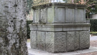 «Hier ruhen deutsche Soldaten»: Auf dem Nazidenkmal auf dem Churer Friedhof Daleu sind 58 Namen eingemeisselt, darunter auch solche von in Graubünden Internierten.