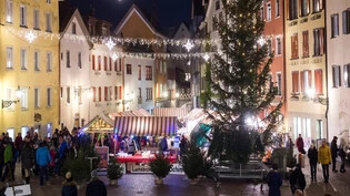 Impressionen aus dem Jahr 2017 in Chur: Bei einem Bummel durch den Weihnachtsmarkt kann man die vorweihnachtliche Atmosphäre geniessen und so richtig in Weihnachtsstimmung kommen.