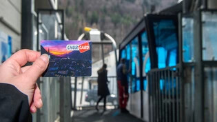 Im Jahr 2015 wurde die Chur Card eingeführt: Wer diese Einheimischenkarte besitzt, kann von unterschiedlichen Ermässigungen in und rund um die Stadt Chur profitieren.