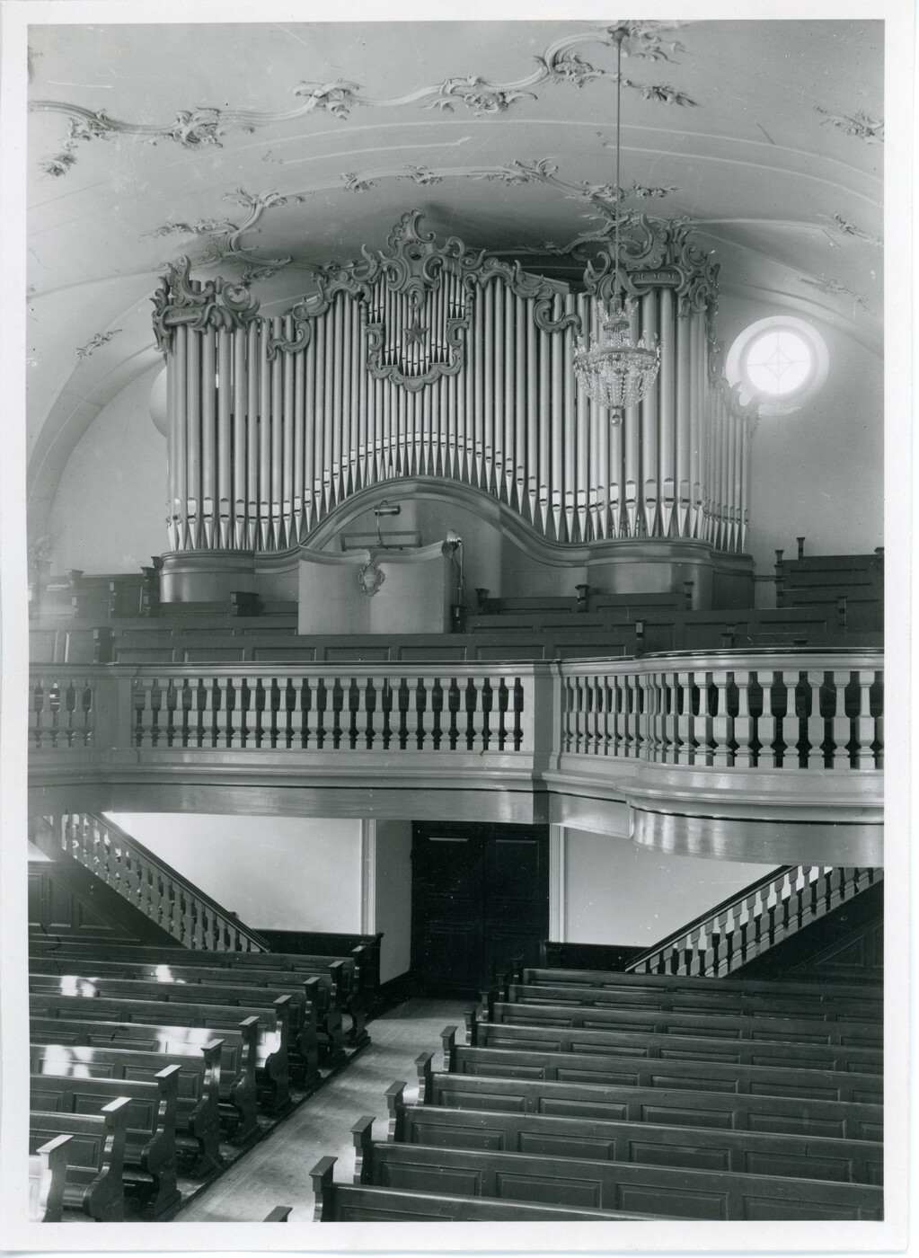 Die dritte Orgel seit dem Bau der Kirche: Von 1924 bis 1967 hat die Kirche Ennenda laut Orgelverzeichnis Schweiz eine Orgel mit 25 Registern von Orgelbau Goll in Luzern.